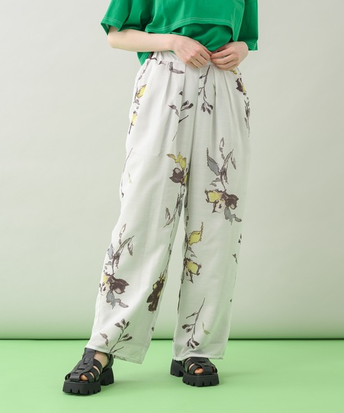 Paradise Picnic(パラダイスピクニック)の「TE VALT アートフラワープリントタックパンツ(その他パンツ・レディース・ホワイト/ネイビー・FREE)」の14枚目の写真