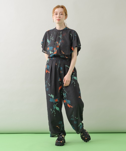 Paradise Picnic(パラダイスピクニック)の「TE VALT アートフラワープリントタックパンツ(その他パンツ・レディース・ホワイト/ネイビー・FREE)」の18枚目の写真