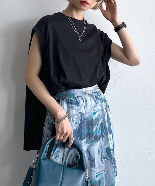 PAGEBOY(ページボーイ)の「タックノースリBIGT(Tシャツ/カットソー・レディース・ブラック/ブラウン/オフホワイト・FREE)」の1枚目の写真