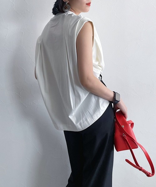 PAGEBOY(ページボーイ)の「タックノースリBIGT(Tシャツ/カットソー・レディース・ブラック/ブラウン/オフホワイト・FREE)」の4枚目の写真