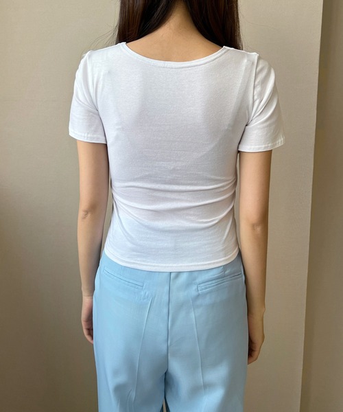 by muni:r(バイ ムニール)の「ハートネックスリムクロップド半袖Tシャツ(Tシャツ/カットソー・レディース・ブルー系その他/アイボリー/ブラック・FREE)」の6枚目の写真