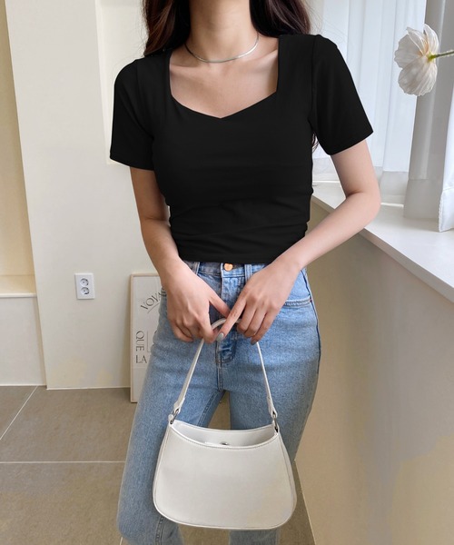 by muni:r(バイ ムニール)の「ハートネックスリムクロップド半袖Tシャツ(Tシャツ/カットソー・レディース・ブルー系その他/アイボリー/ブラック・FREE)」の16枚目の写真