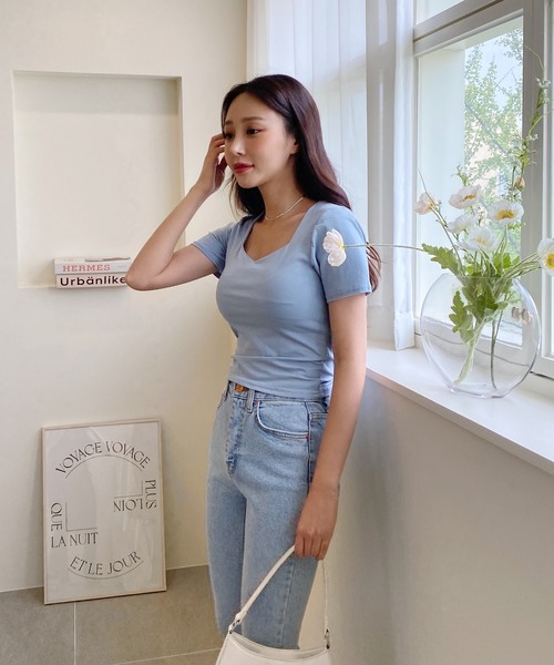 by muni:r(バイ ムニール)の「ハートネックスリムクロップド半袖Tシャツ(Tシャツ/カットソー・レディース・ブルー系その他/アイボリー/ブラック・FREE)」の22枚目の写真