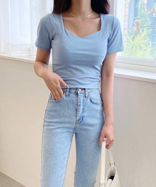 by muni:r(バイ ムニール)の「ハートネックスリムクロップド半袖Tシャツ(Tシャツ/カットソー・レディース・ブルー系その他/アイボリー/ブラック・FREE)」の13枚目の写真