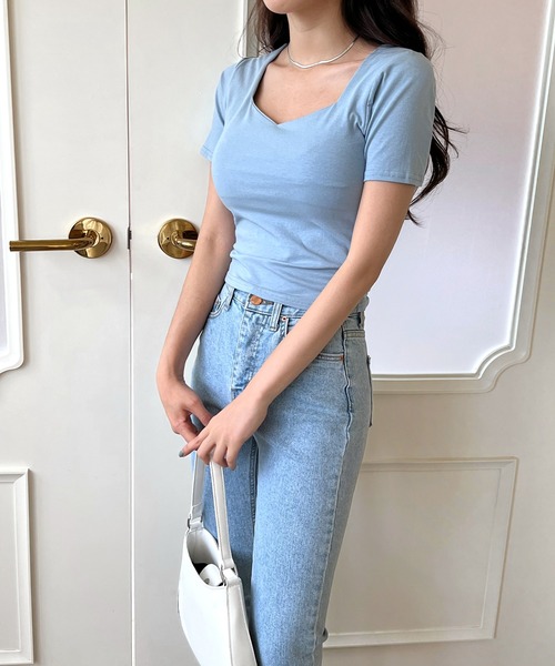 by muni:r(バイ ムニール)の「ハートネックスリムクロップド半袖Tシャツ(Tシャツ/カットソー・レディース・ブルー系その他/アイボリー/ブラック・FREE)」の18枚目の写真