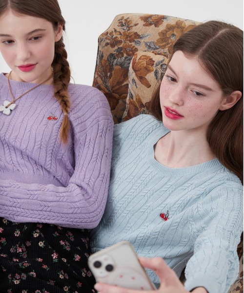 ニット セーター KIRSH SMALL CHERRY CABLE CROP KNIT/キルシースモールチェリーケーブルクロップニット レディース KIRSH（キルシー）の「KIRSH SMALL CHERRY CABLE CROP KNIT LS