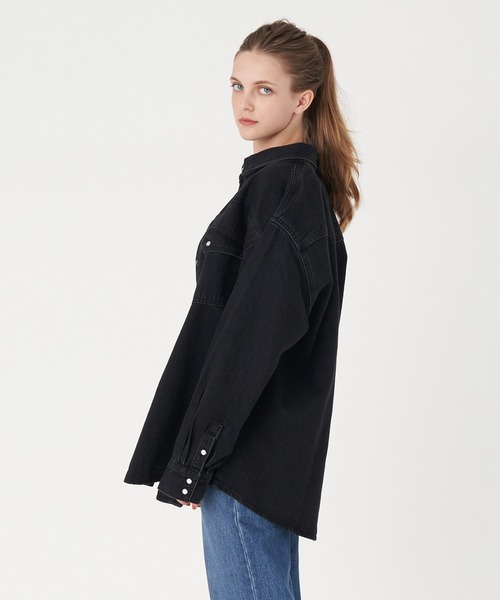 Levi's(リーバイス)の「Levi's/リーバイス DORSEY XL オーバーサイズ ウエスタンシャツ BLACK RINSE(その他トップス・レディース・ブラック・M/XS/S)」の4枚目の写真