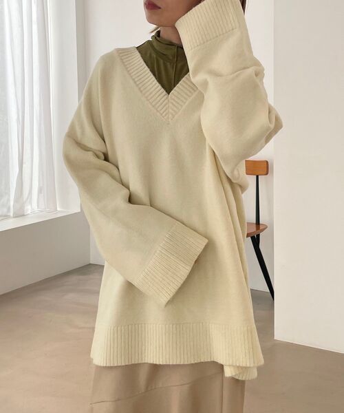 MAJESTIC LEGON(マジェスティックレゴン)の「FruityカラーVニット(ニット/セーター・レディース・パープル/オレンジ/グリーン/アイボリー・MEDIUM)」の2枚目の写真