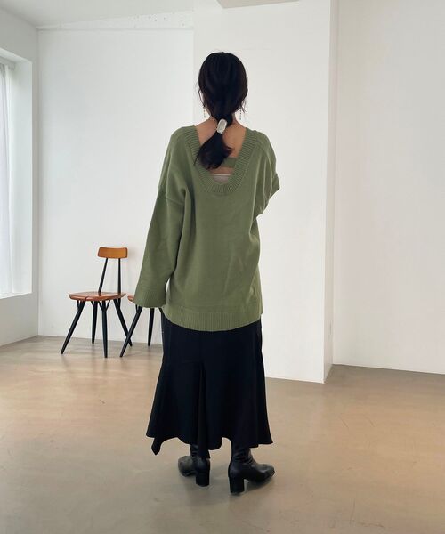 MAJESTIC LEGON(マジェスティックレゴン)の「FruityカラーVニット(ニット/セーター・レディース・パープル/オレンジ/グリーン/アイボリー・MEDIUM)」の21枚目の写真