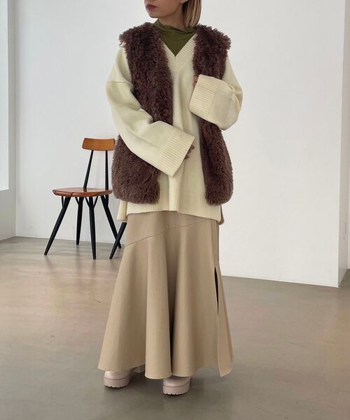 MAJESTIC LEGON(マジェスティックレゴン)の「FruityカラーVニット(ニット/セーター・レディース・パープル/オレンジ/グリーン/アイボリー・MEDIUM)」の6枚目の写真