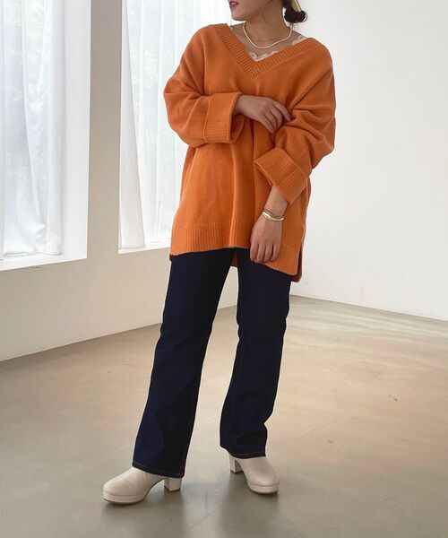 MAJESTIC LEGON(マジェスティックレゴン)の「FruityカラーVニット(ニット/セーター・レディース・パープル/オレンジ/グリーン/アイボリー・MEDIUM)」の7枚目の写真