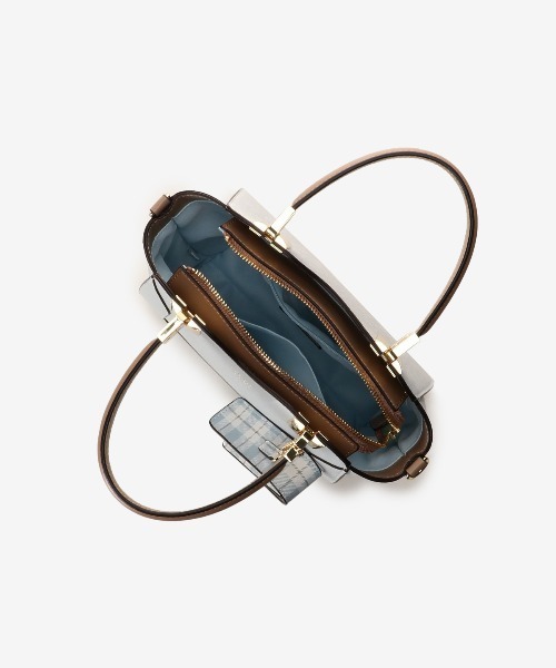 & chouette(アンドシュエット)の「リップケース付きハンドル金具トート(ハンドバッグ・レディース・オフホワイト/ライトブルー/ラベンダー・FREE)」の11枚目の写真