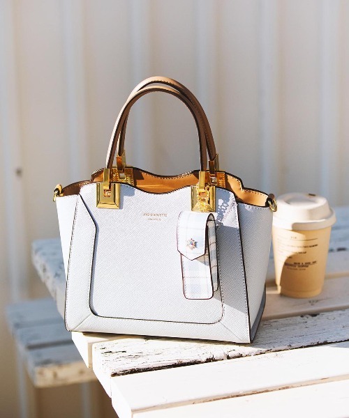 & chouette(アンドシュエット)の「リップケース付きハンドル金具トート(ハンドバッグ・レディース・オフホワイト/ライトブルー/ラベンダー・FREE)」の22枚目の写真