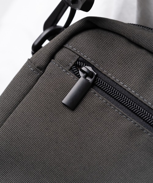 MURA(ムラ)の「サスティナブル R-PET 撥水抗菌 7ポケット 大容量 スクエア ショルダーバッグ(ショルダーバッグ・メンズ・ブラック/サンドグレー/グレー・FREE)」の18枚目の写真