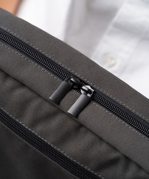 MURA(ムラ)の「サスティナブル R-PET 撥水抗菌 7ポケット 大容量 スクエア ショルダーバッグ(ショルダーバッグ・メンズ・ブラック/サンドグレー/グレー・FREE)」の17枚目の写真