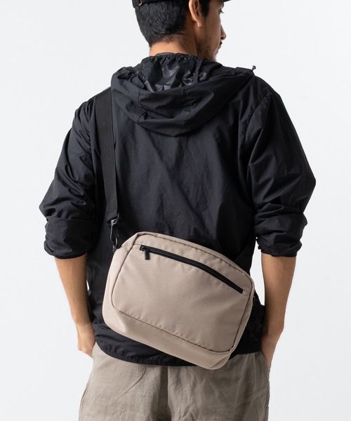 MURA(ムラ)の「サスティナブル R-PET 撥水抗菌 7ポケット 大容量 スクエア ショルダーバッグ(ショルダーバッグ・メンズ・ブラック/サンドグレー/グレー・FREE)」の11枚目の写真