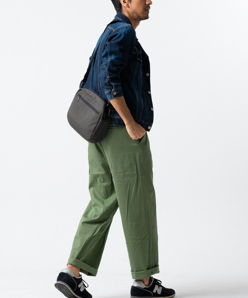 MURA(ムラ)の「サスティナブル R-PET 撥水抗菌 7ポケット 大容量 スクエア ショルダーバッグ(ショルダーバッグ・メンズ・ブラック/サンドグレー/グレー・FREE)」の8枚目の写真