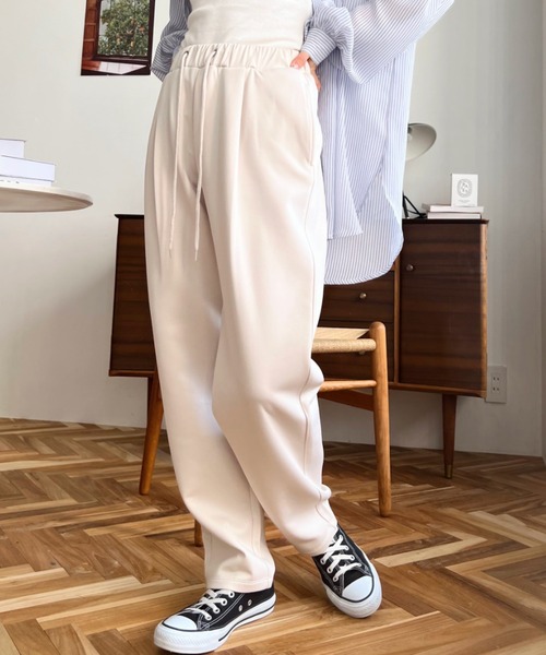 moment+（モーメントプラス）の「【セットアップ対応】ダンボールイージータックパンツ（その他パンツ・レディース・ブラック/アイボリー/グレイッシュベージュ・M/L）」の6枚目の写真