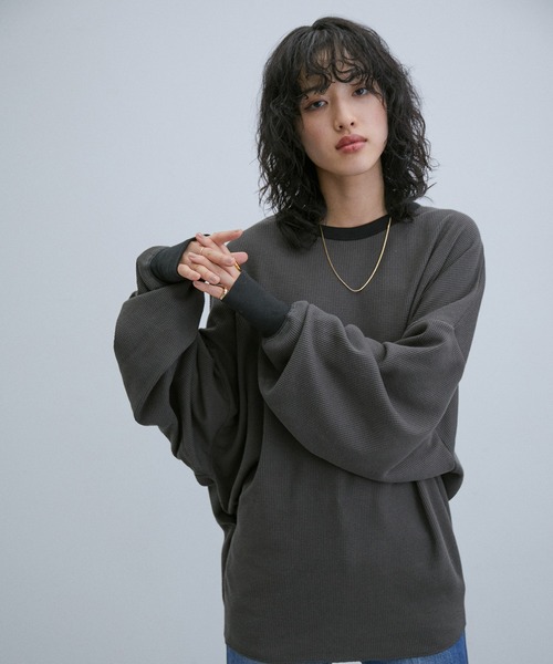 ADAM ET ROPE'(アダムエロペ)の「【WEB限定】ボリュームスリーブ サーマル ロングスリーブ カットソー / 2トーン / ユニセックス(Tシャツ/カットソー・メンズ・ホワイト/ブラック/グレー・M/L)」の21枚目の写真