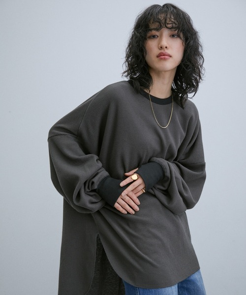 ADAM ET ROPE'(アダムエロペ)の「【WEB限定】ボリュームスリーブ サーマル ロングスリーブ カットソー / 2トーン / ユニセックス(Tシャツ/カットソー・メンズ・ホワイト/ブラック/グレー・M/L)」の20枚目の写真