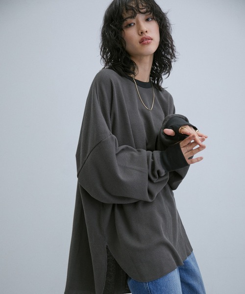 ADAM ET ROPE'(アダムエロペ)の「【WEB限定】ボリュームスリーブ サーマル ロングスリーブ カットソー / 2トーン / ユニセックス(Tシャツ/カットソー・メンズ・ホワイト/ブラック/グレー・M/L)」の22枚目の写真