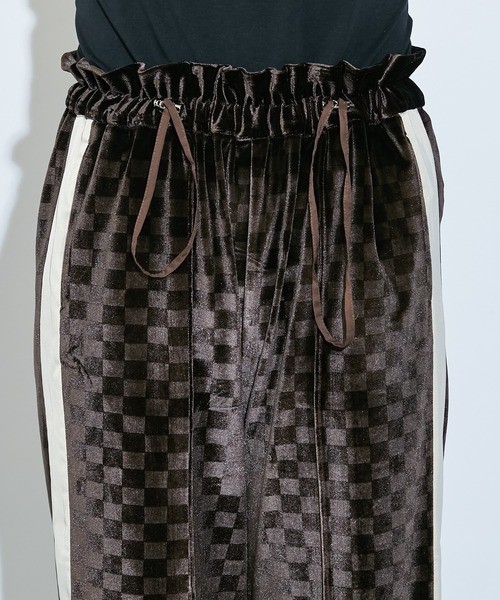 Lui's（ルイス）の「ドロストベロアラインパンツ（その他パンツ・レディース・ブラック/ブラウン/サックスブルー・FREE）」の7枚目の写真