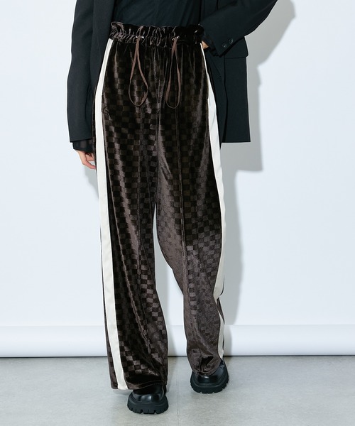 Lui's（ルイス）の「ドロストベロアラインパンツ（その他パンツ・レディース・ブラック/ブラウン/サックスブルー・FREE）」の9枚目の写真