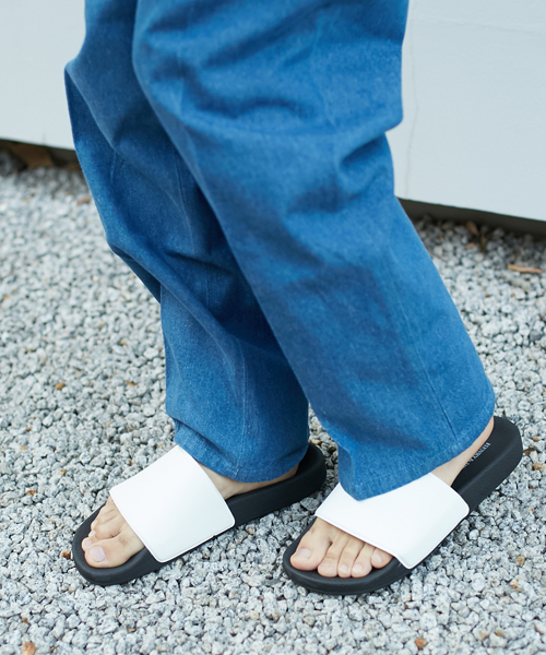 AMERICAN RAG CIE(アメリカンラグシー)の「HENRY&HENRY ヘンリー&ヘンリー 180 シャワーサンダル(サンダル・メンズ・ブラック×ホワイト/ブラック/ホワイト/ホワイト×ブルー・41/35/39/37/43)」の2枚目の写真