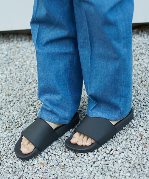 AMERICAN RAG CIE(アメリカンラグシー)の「HENRY&HENRY ヘンリー&ヘンリー 180 シャワーサンダル(サンダル・メンズ・ブラック×ホワイト/ブラック/ホワイト/ホワイト×ブルー・41/35/39/37/43)」の4枚目の写真