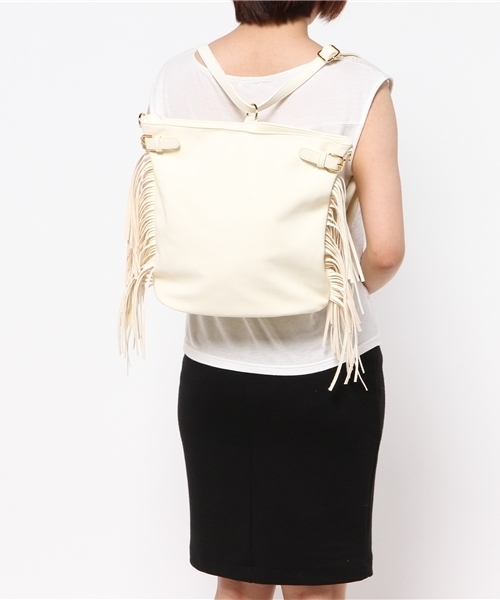 Chico(チコ)の「フリンジ付2WAYリュック(バックパック/リュック・レディース・グレー/ホワイト/カーキ・FREE)」の7枚目の写真