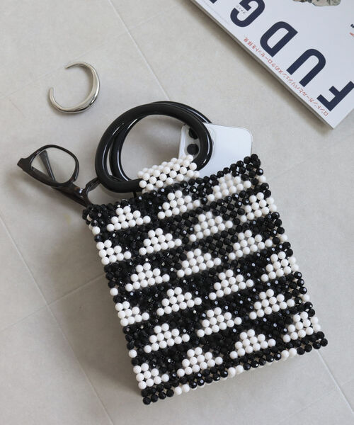 Casselini（キャセリーニ）の「【CASSELINI/キャセリーニ】パターンビーズバッグ（トートバッグ・レディース・ホワイト系その他5/ブラック系その他4・FREE）」の2枚目の写真