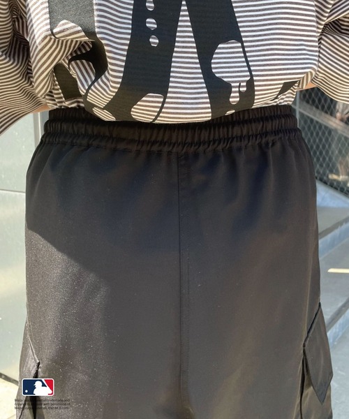 MLB(メジャーリーグベースボール)の「【MLB/エムエルビー】ロゴ刺繍カーゴショートパンツ(その他パンツ・メンズ・カーキ/ブラック/ネイビー・MEDIUM/LARGE)」の21枚目の写真