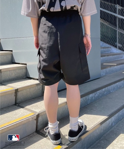 MLB(メジャーリーグベースボール)の「【MLB/エムエルビー】ロゴ刺繍カーゴショートパンツ(その他パンツ・メンズ・カーキ/ブラック/ネイビー・MEDIUM/LARGE)」の17枚目の写真