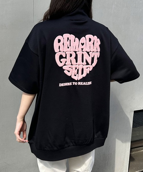 INGNI(イング)の「ハーフZIP BACKハートロゴミニスウェット半袖チュニック(その他トップス・レディース・ベージュ系その他3/ベージュ系その他4/ピンク系6/ブラック×ピンク・M)」の2枚目の写真