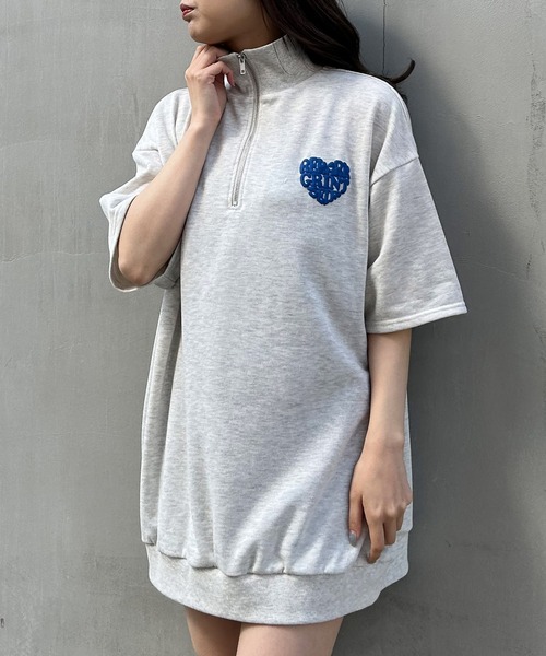 INGNI(イング)の「ハーフZIP BACKハートロゴミニスウェット半袖チュニック(その他トップス・レディース・ベージュ系その他3/ベージュ系その他4/ピンク系6/ブラック×ピンク・M)」の9枚目の写真