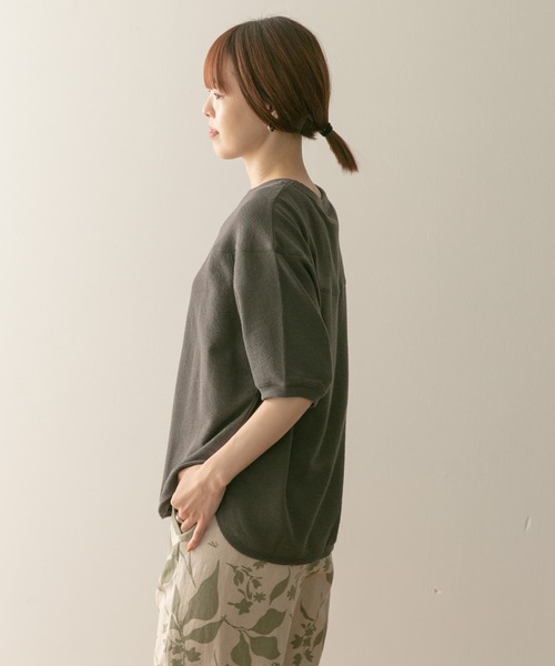 URBAN RESEARCH DOORS(アーバンリサーチドアーズ)の「スラブインレイ切替プルオーバー(Tシャツ/カットソー・レディース・チャコールグレー/オフホワイト/ライトカーキ・MEDIUM)」の4枚目の写真