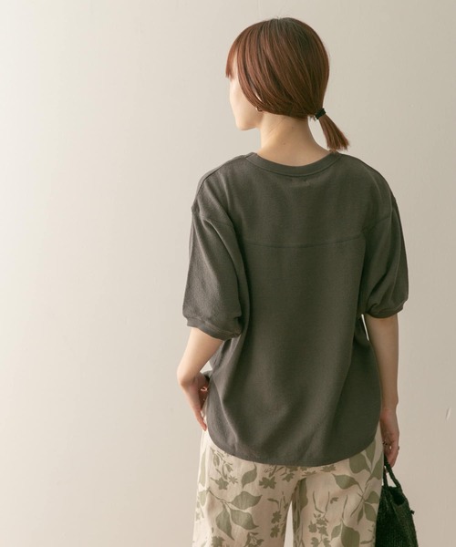 URBAN RESEARCH DOORS(アーバンリサーチドアーズ)の「スラブインレイ切替プルオーバー(Tシャツ/カットソー・レディース・チャコールグレー/オフホワイト/ライトカーキ・MEDIUM)」の5枚目の写真