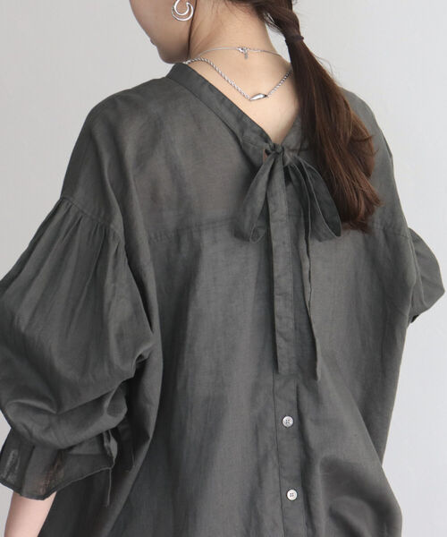 fredy emue（フレディエミュ）の「【fredyemueフレディエミュ】リネン混2WAYボウタイシャツ（シャツ/ブラウス・レディース・ベージュ/チャコールグレー/オフホワイト・38）」の2枚目の写真