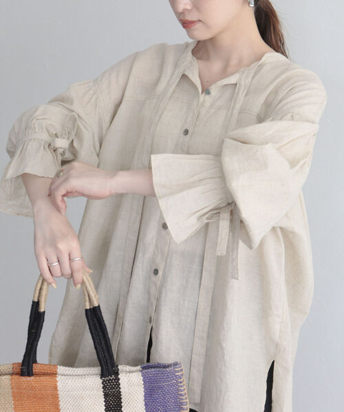 fredy emue（フレディエミュ）の「【fredyemueフレディエミュ】リネン混2WAYボウタイシャツ（シャツ/ブラウス・レディース・ベージュ/チャコールグレー/オフホワイト・38）」の21枚目の写真