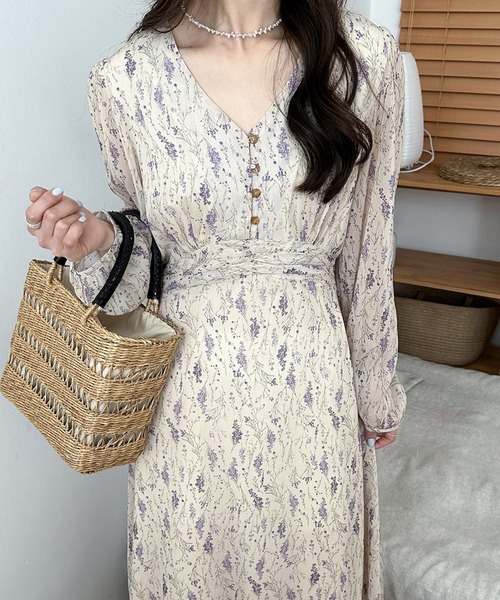 aimoha(アイモハ)の「花柄 Vネックシフォンワンピース (SS)(ワンピース・レディース・ベージュ/ブラック・MEDIUM/LARGE)」の21枚目の写真