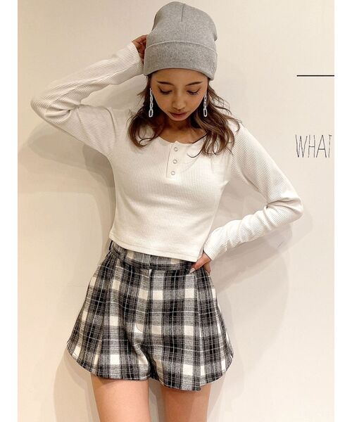 GYDA(ジェイダ)の「BACK EMBROIDERYヘンリーネック TOPS(Tシャツ/カットソー・レディース・ブラック/オフホワイト・FREE)」の5枚目の写真