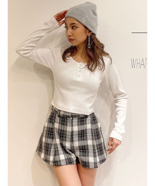 GYDA(ジェイダ)の「BACK EMBROIDERYヘンリーネック TOPS(Tシャツ/カットソー・レディース・ブラック/オフホワイト・FREE)」の12枚目の写真