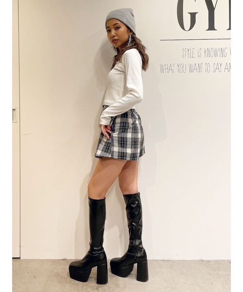 GYDA(ジェイダ)の「BACK EMBROIDERYヘンリーネック TOPS(Tシャツ/カットソー・レディース・ブラック/オフホワイト・FREE)」の8枚目の写真