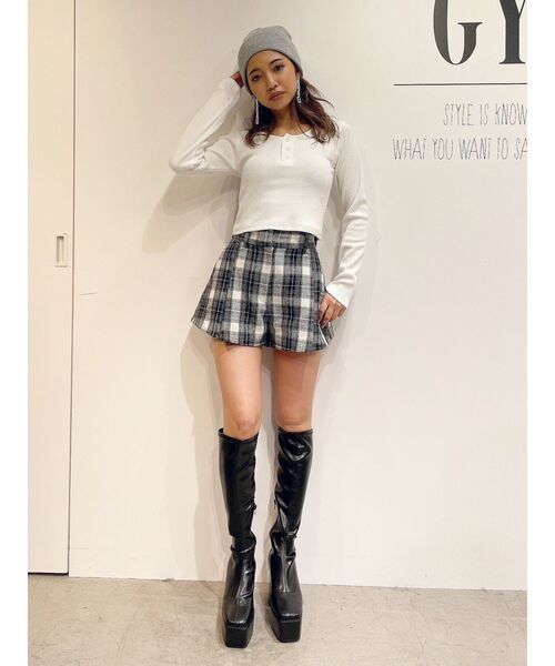 GYDA(ジェイダ)の「BACK EMBROIDERYヘンリーネック TOPS(Tシャツ/カットソー・レディース・ブラック/オフホワイト・FREE)」の10枚目の写真