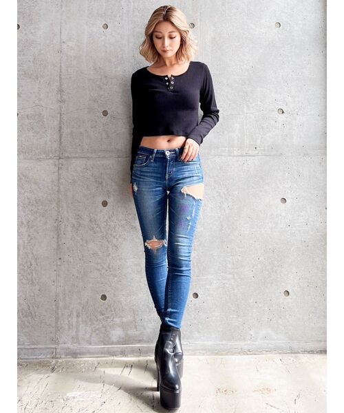 GYDA(ジェイダ)の「BACK EMBROIDERYヘンリーネック TOPS(Tシャツ/カットソー・レディース・ブラック/オフホワイト・FREE)」の21枚目の写真