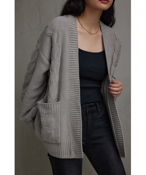 AZUL by moussy（アズールバイマウジー）の「シェニールケーブルニットカーディガン（カーディガン/ボレロ・レディース・ブラック/グレー/アイボリー/ミント・SMALL/MEDIUM）」の4枚目の写真