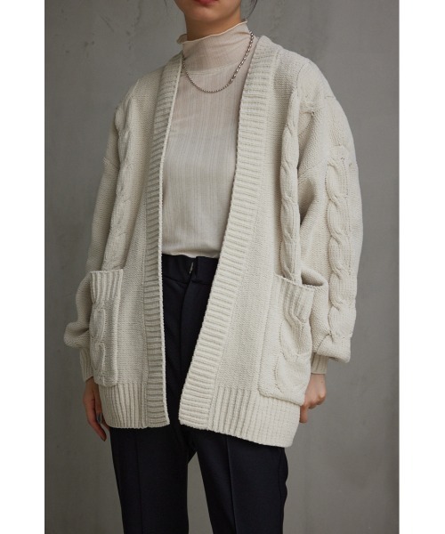 AZUL by moussy（アズールバイマウジー）の「シェニールケーブルニットカーディガン（カーディガン/ボレロ・レディース・ブラック/グレー/アイボリー/ミント・SMALL/MEDIUM）」の2枚目の写真