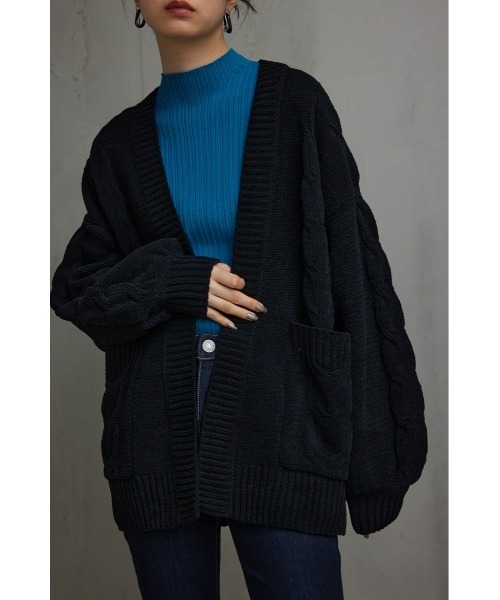 AZUL by moussy（アズールバイマウジー）の「シェニールケーブルニットカーディガン（カーディガン/ボレロ・レディース・ブラック/グレー/アイボリー/ミント・SMALL/MEDIUM）」の3枚目の写真