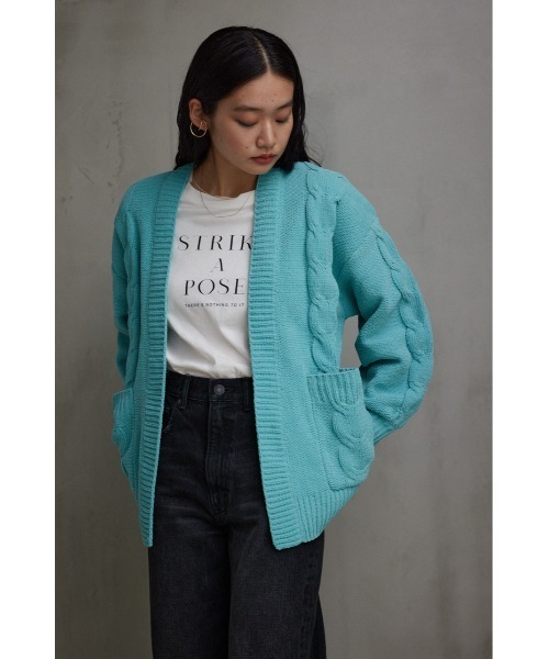 AZUL by moussy（アズールバイマウジー）の「シェニールケーブルニットカーディガン（カーディガン/ボレロ・レディース・ブラック/グレー/アイボリー/ミント・SMALL/MEDIUM）」の6枚目の写真