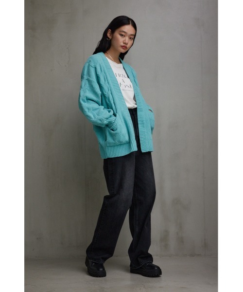 AZUL by moussy（アズールバイマウジー）の「シェニールケーブルニットカーディガン（カーディガン/ボレロ・レディース・ブラック/グレー/アイボリー/ミント・SMALL/MEDIUM）」の7枚目の写真